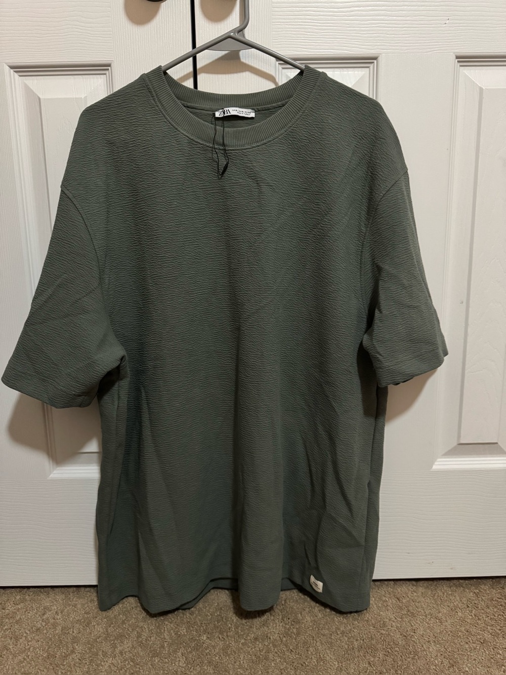 Zara Men's Short Sleeve T-Shirt in Olive